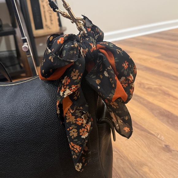 Coach “Pennie” Black Pebbled Leather Shoulder Bag (with Hang Tag & Twilly)(EUC) - Picture 5 of 17